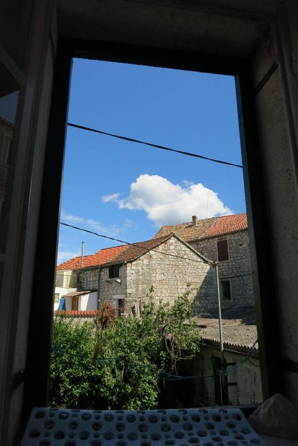 Stari Grad - 1
